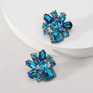 🩵 NEW Blue mosaic cluster crystal earrings 🩵